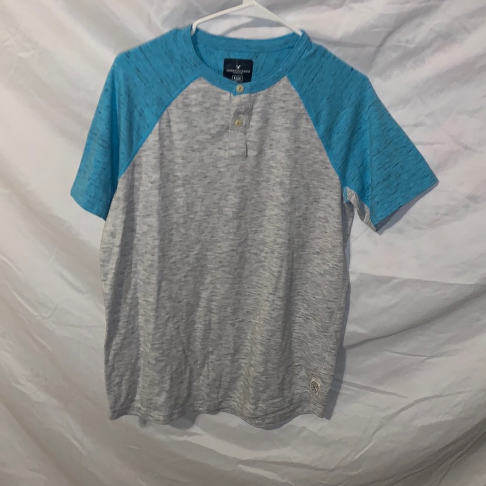Blue and white American eagle flex t-shirt. Size small.